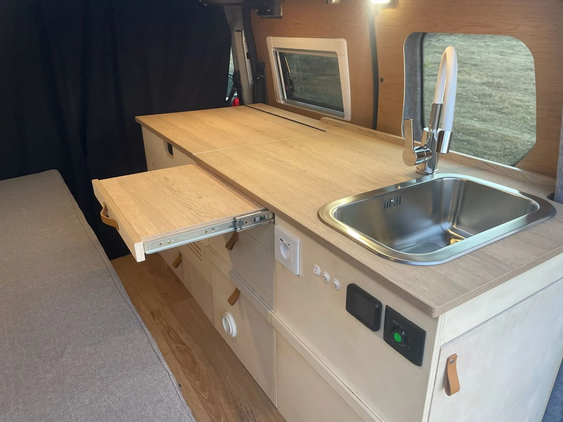 Ford Transit Connect SWB — zdjęcie zabudowy 6