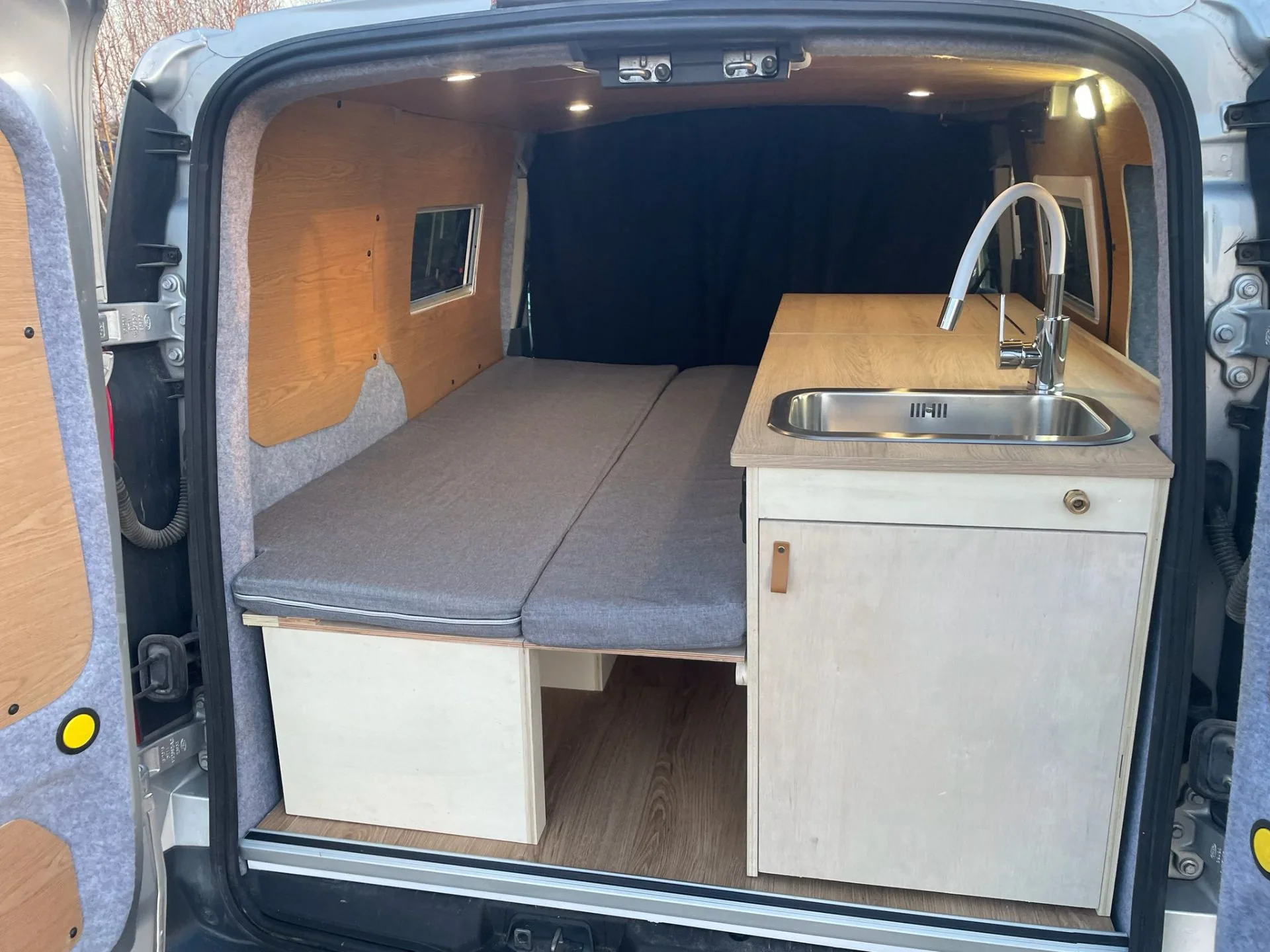 Ford Transit Connect SWB — zdjęcie zabudowy 3
