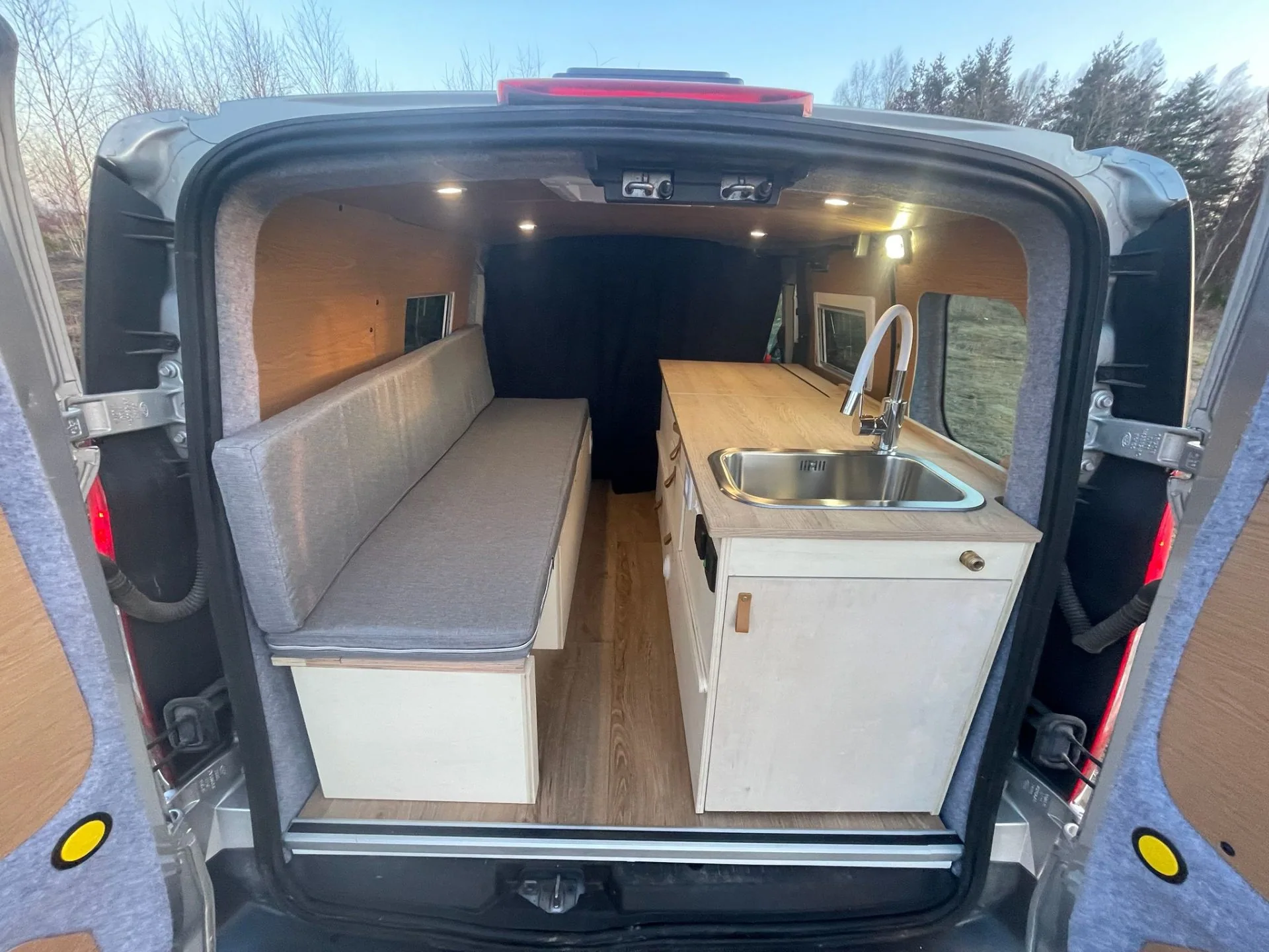 Ford Transit Connect SWB — zdjęcie zabudowy 2