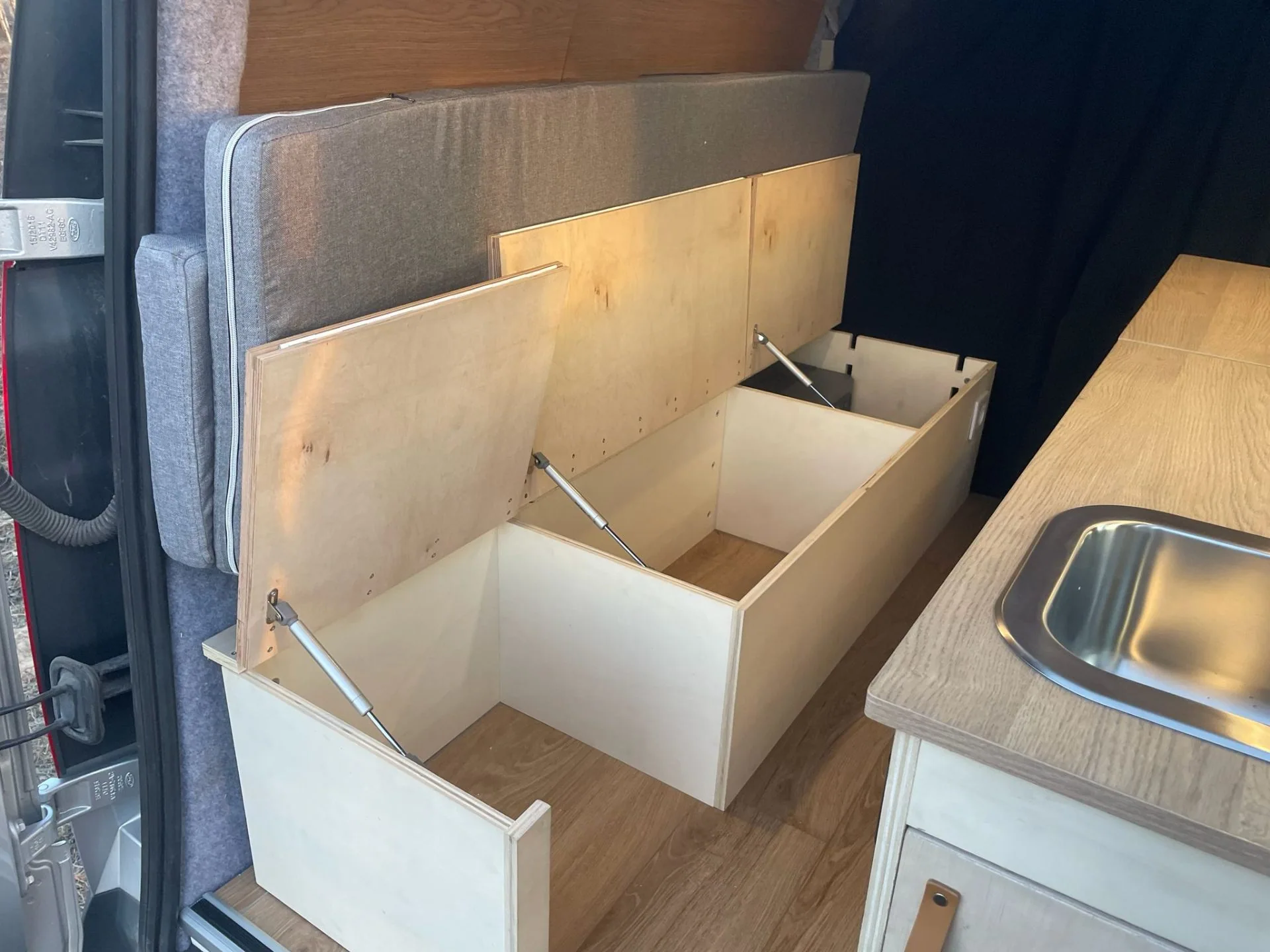 Ford Transit Connect SWB — zdjęcie zabudowy 8