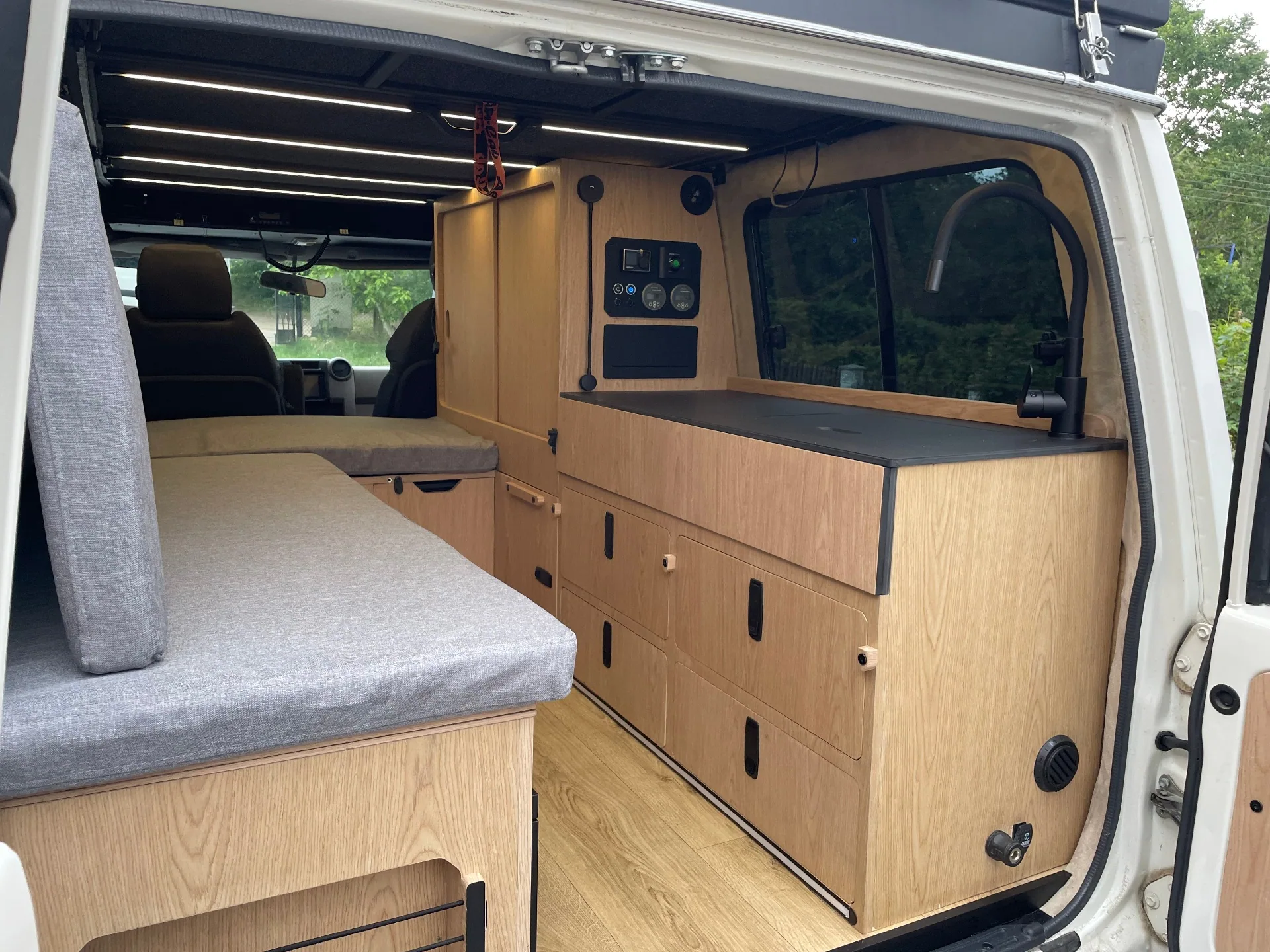 Toyota Land Cruiser 76 — Ausbau-Foto 7