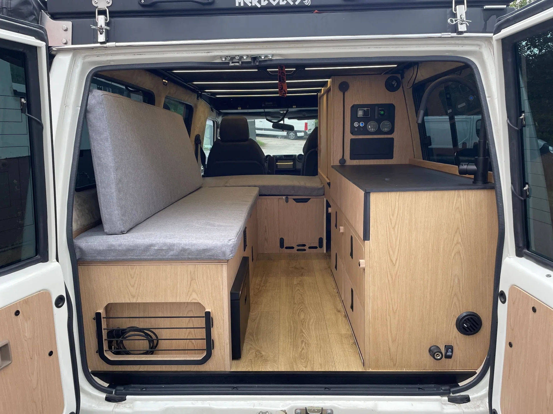 Toyota Land Cruiser 76 — Ausbau-Foto 2