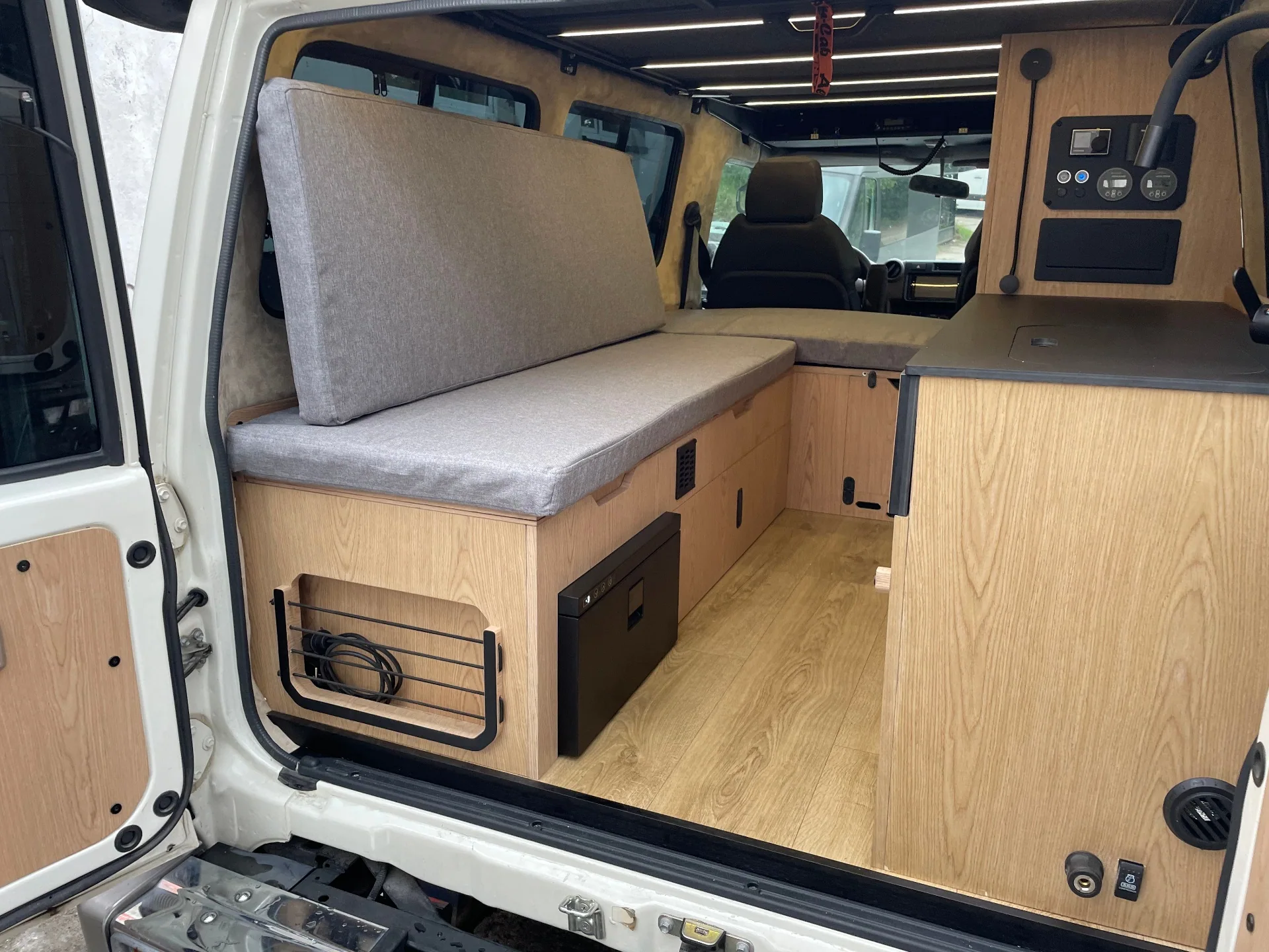 Toyota Land Cruiser 76 — Ausbau-Foto 6