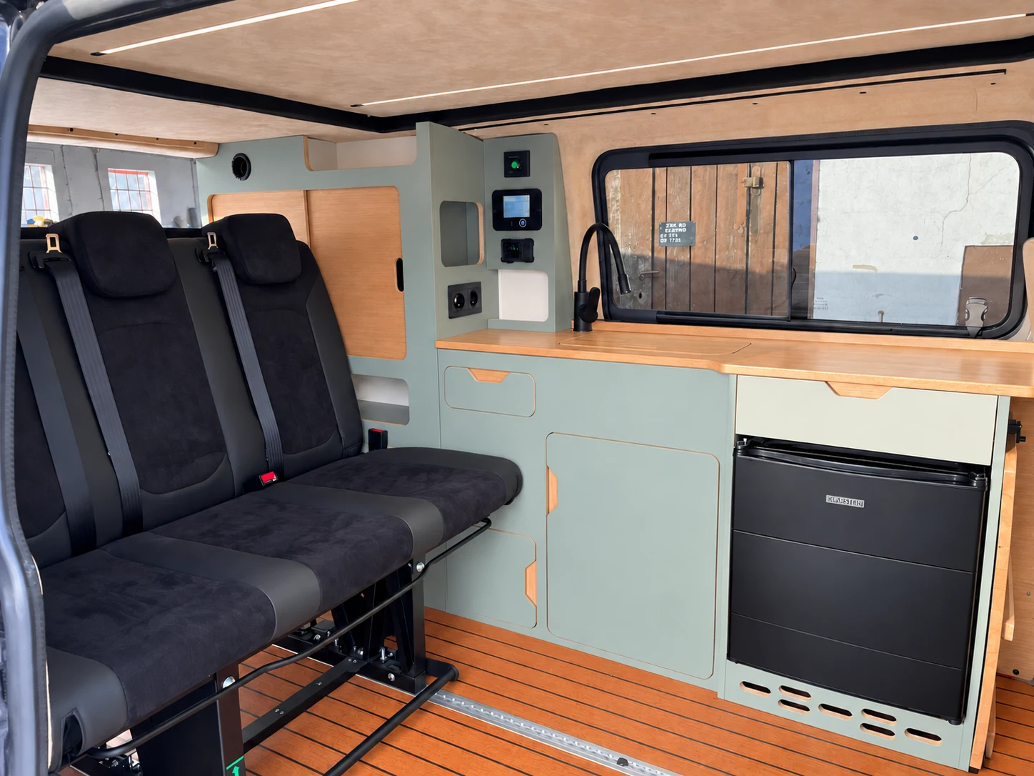 VW Transporter – mint interior — conversion photo 2