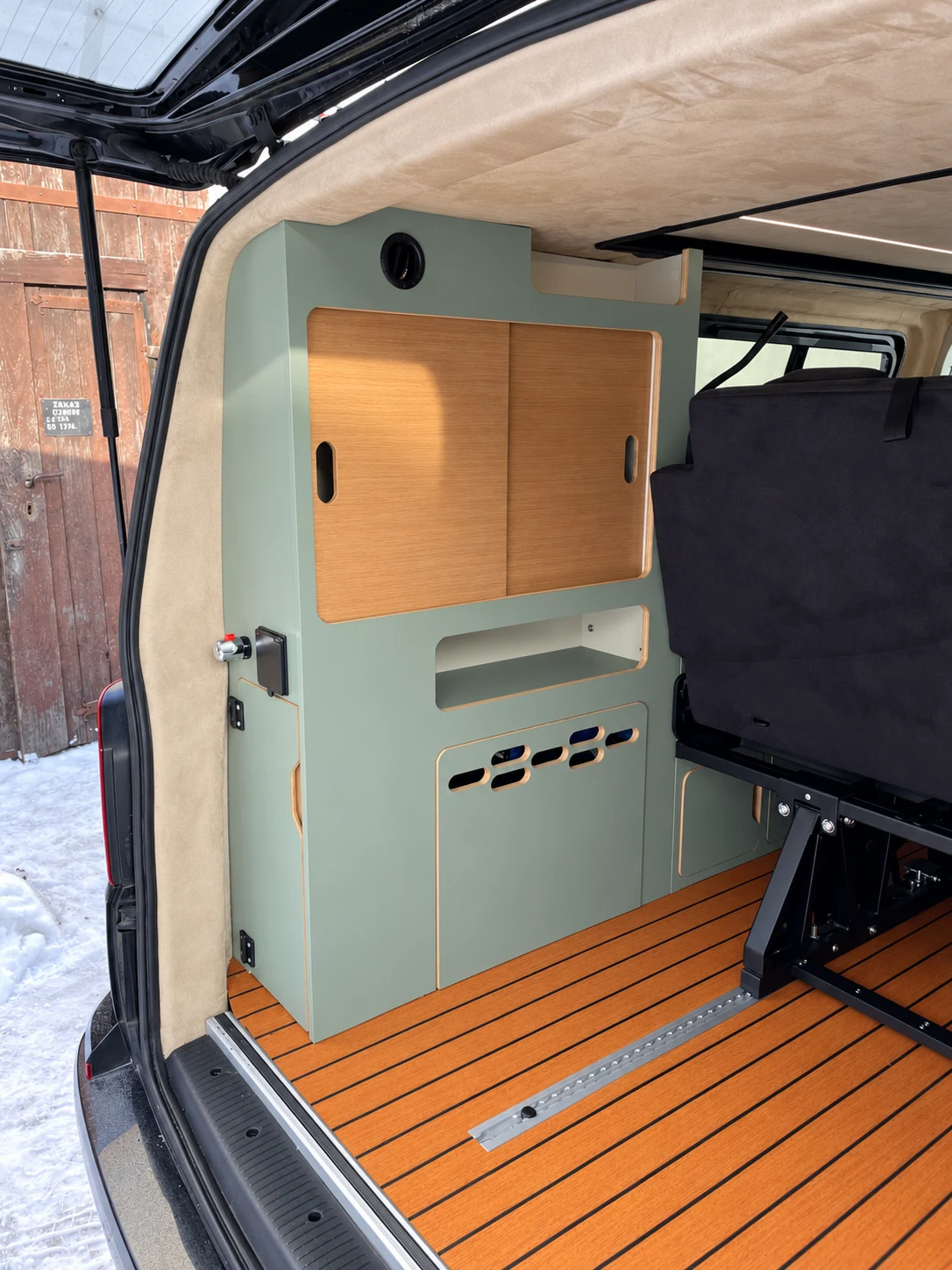 VW Transporter – mint interior — conversion photo 6