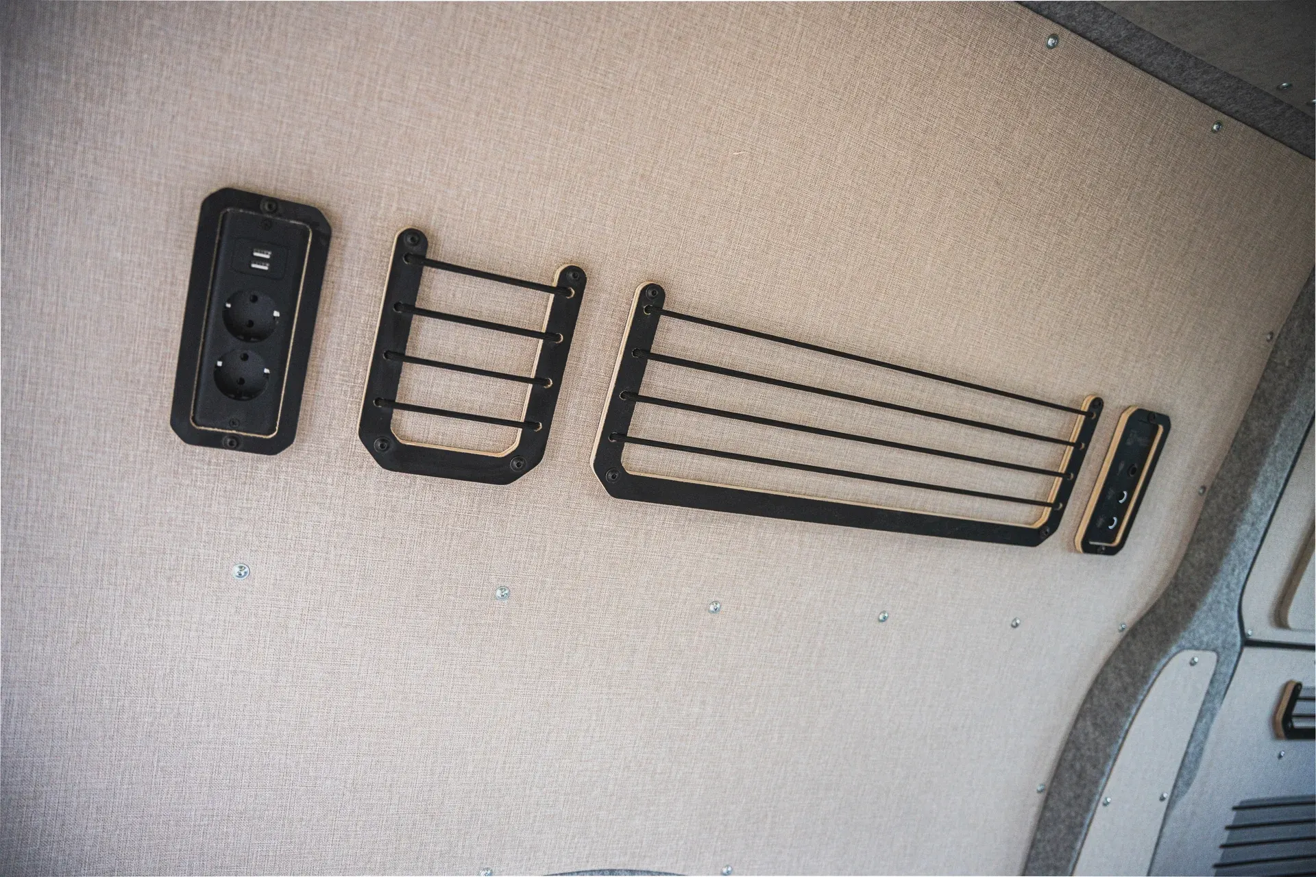 Wall pockets with elastic cords