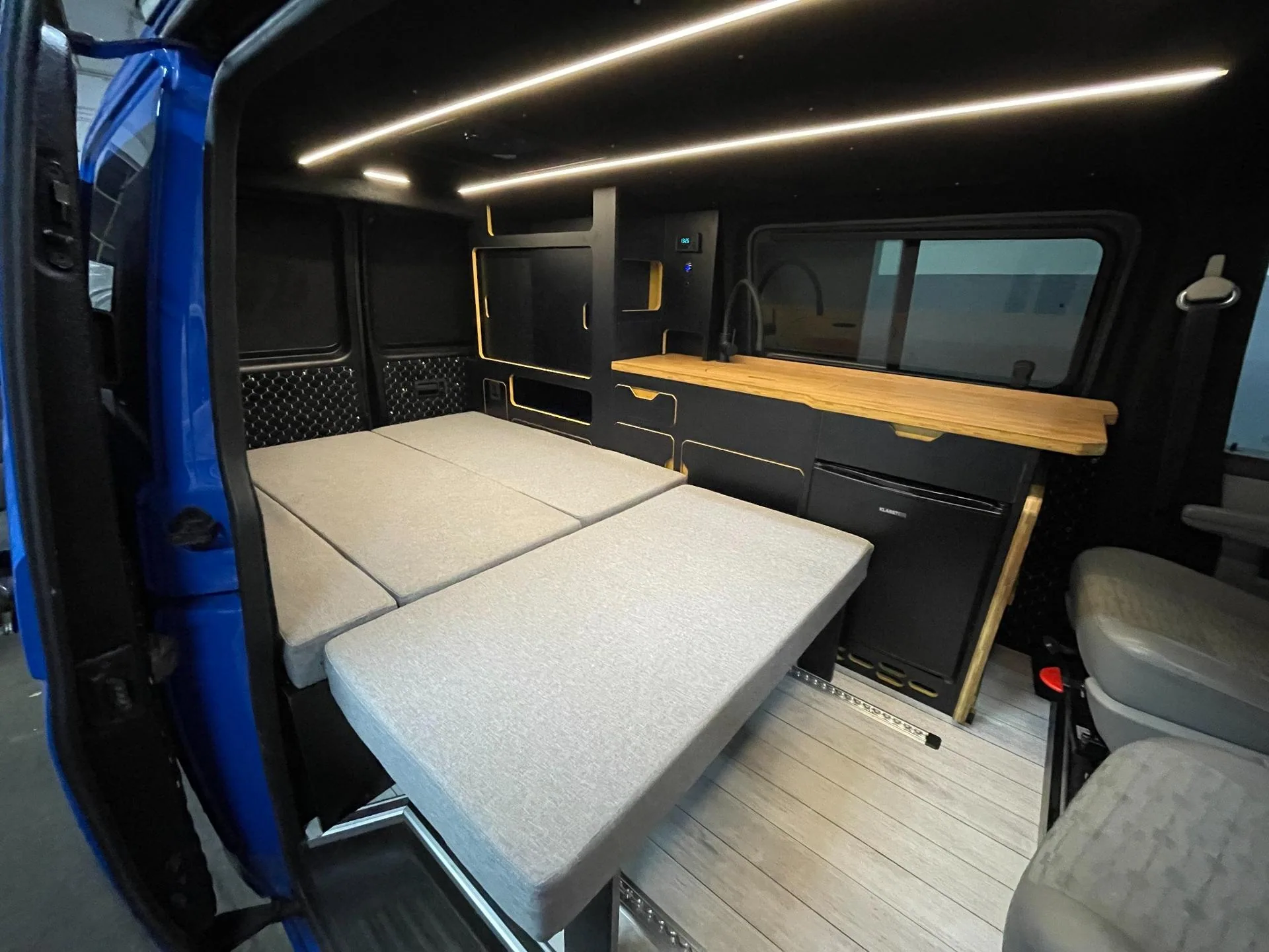 VW Transporter T5 SWB — Ausbau-Foto 8