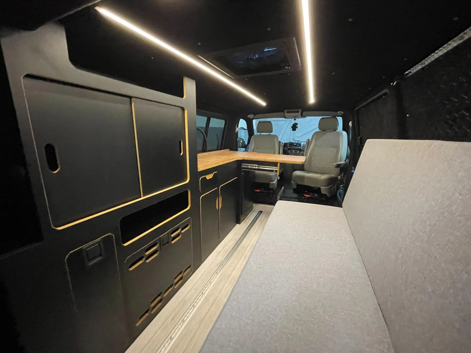 VW Transporter T5 SWB — Ausbau-Foto 7