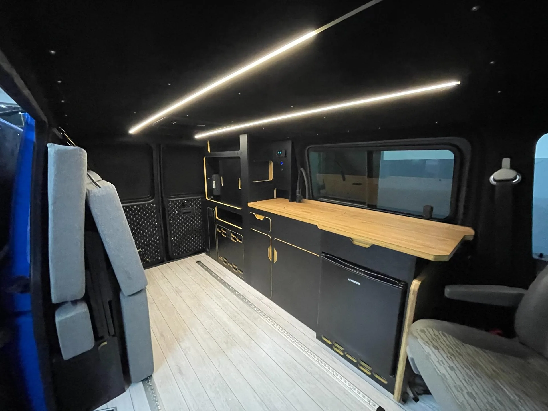 VW Transporter T5 SWB — Ausbau-Foto 3