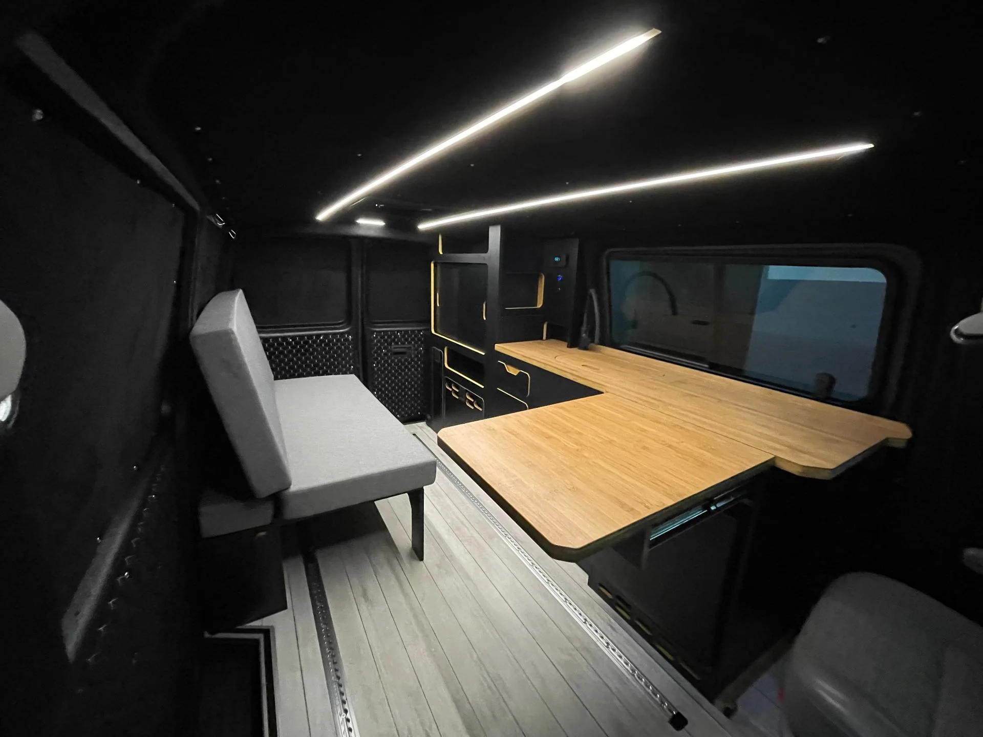 VW Transporter T5 SWB — Ausbau-Foto 5