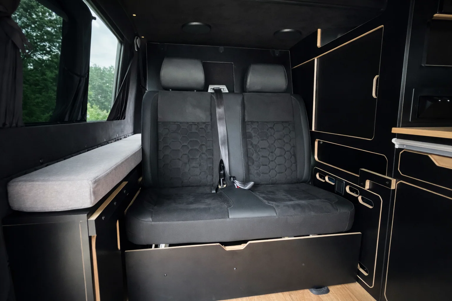 VW Transporter T6 SWB — Ausbau-Foto 3