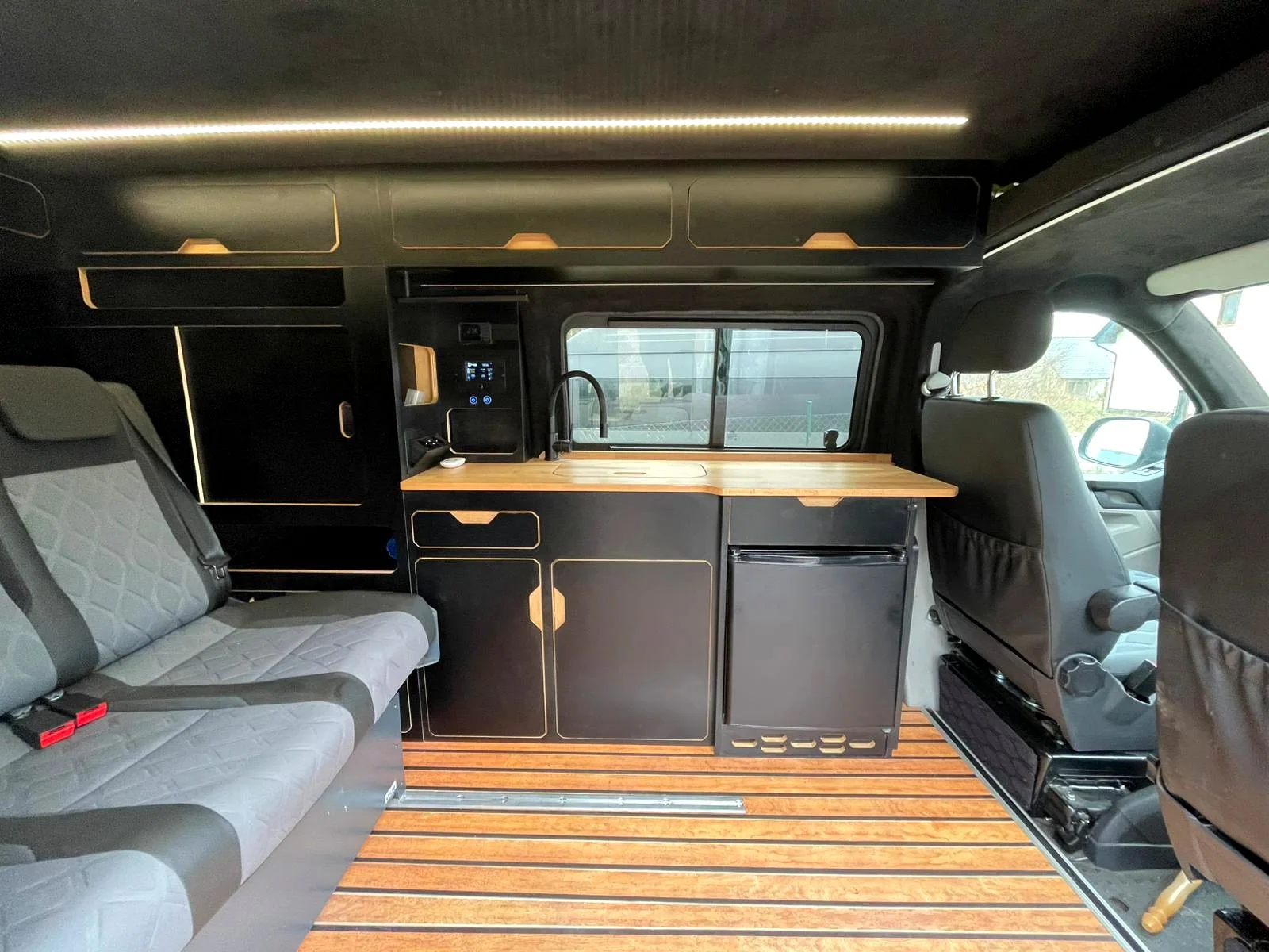 VW Transporter T6 L2H2 — Ausbau-Foto 3